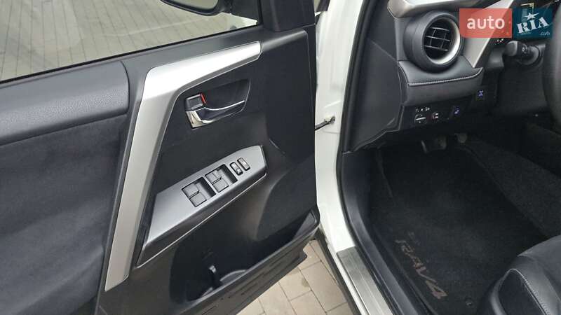 Позашляховик / Кросовер Toyota RAV4 2016 в Прилуках