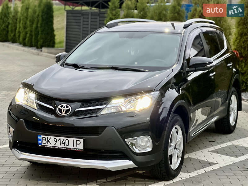Внедорожник / Кроссовер Toyota RAV4 2014 в Ровно