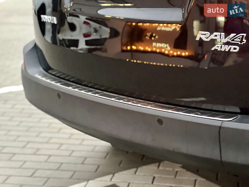 Внедорожник / Кроссовер Toyota RAV4 2014 в Ровно