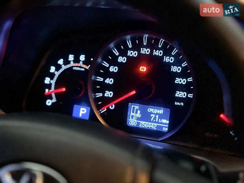 Внедорожник / Кроссовер Toyota RAV4 2014 в Ровно