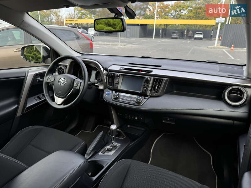 Позашляховик / Кросовер Toyota RAV4 2018 в Дніпрі