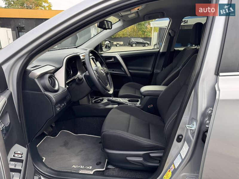 Позашляховик / Кросовер Toyota RAV4 2018 в Дніпрі