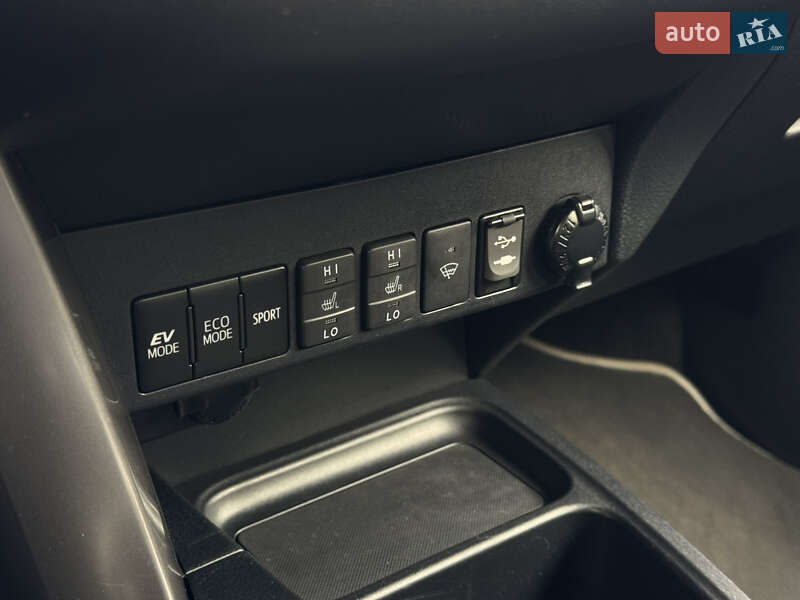 Позашляховик / Кросовер Toyota RAV4 2018 в Дніпрі