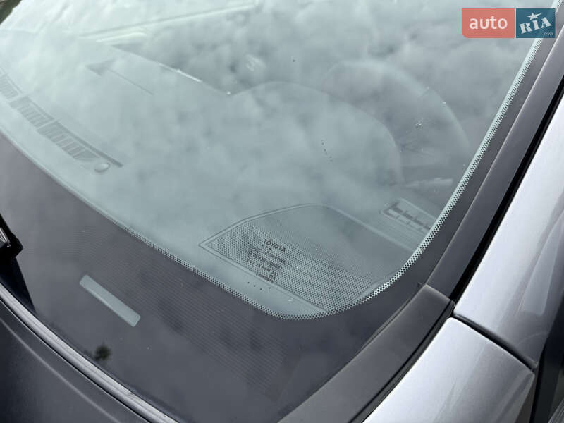 Позашляховик / Кросовер Toyota RAV4 2018 в Дніпрі