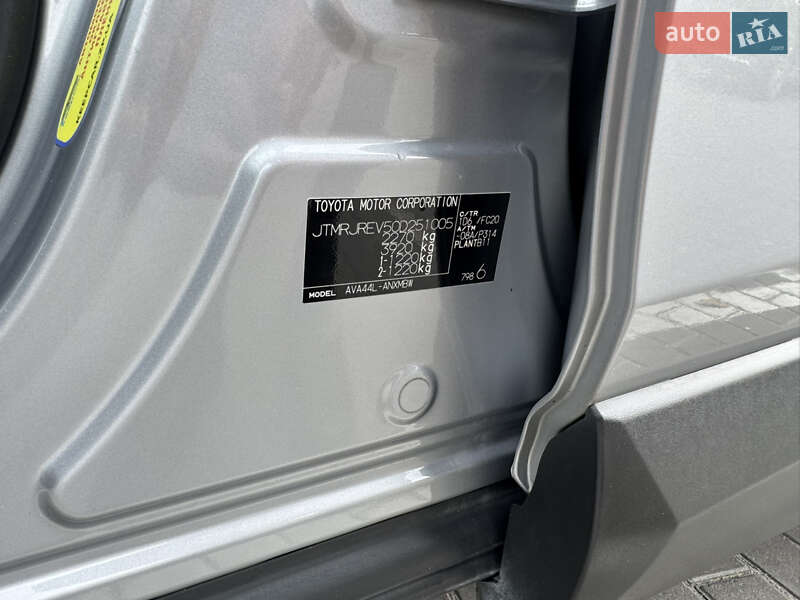 Позашляховик / Кросовер Toyota RAV4 2018 в Дніпрі