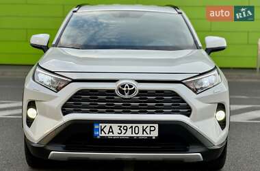 Внедорожник / Кроссовер Toyota RAV4 2019 в 