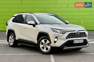 Внедорожник / Кроссовер Toyota RAV4 2019 в 