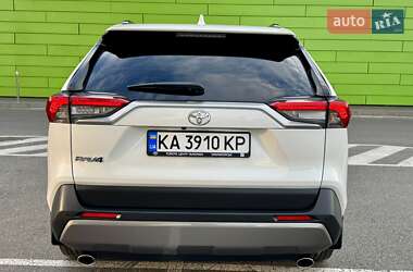 Внедорожник / Кроссовер Toyota RAV4 2019 в 