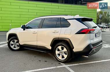 Внедорожник / Кроссовер Toyota RAV4 2019 в 