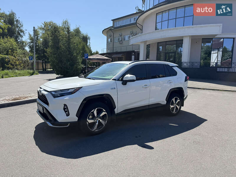 Внедорожник / Кроссовер Toyota RAV4 2021 в Киеве