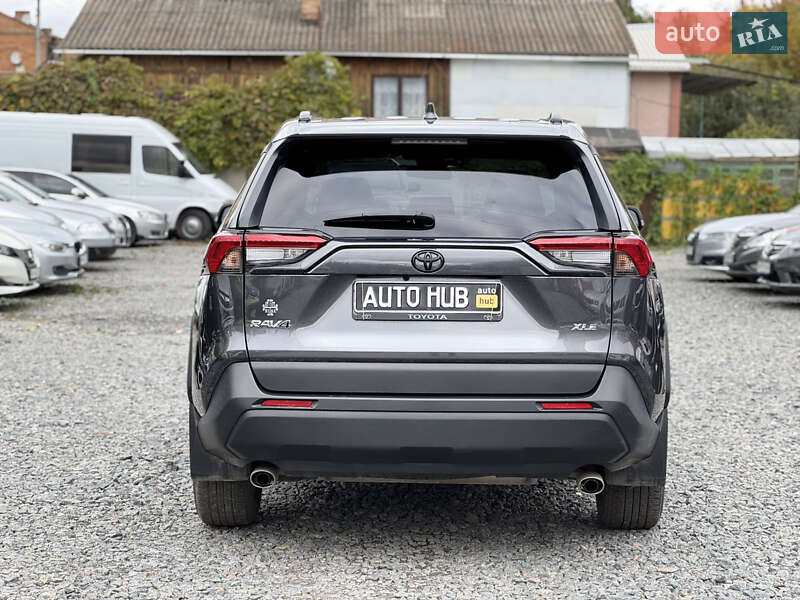 Внедорожник / Кроссовер Toyota RAV4 2021 в Бердичеве