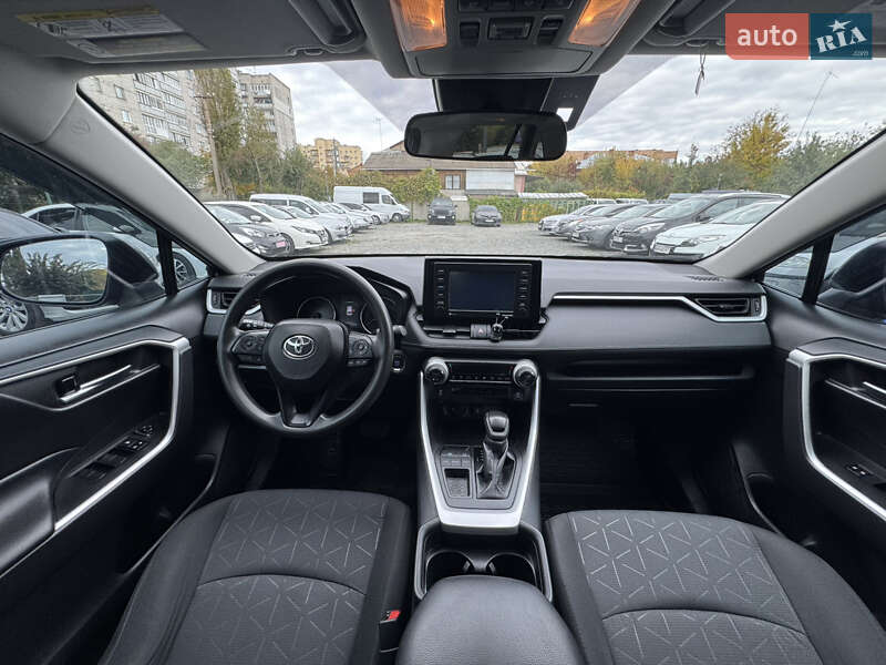 Внедорожник / Кроссовер Toyota RAV4 2021 в Бердичеве