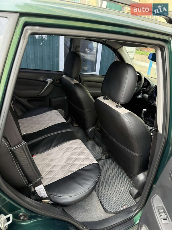 Внедорожник / Кроссовер Toyota RAV4 2004 в Киеве