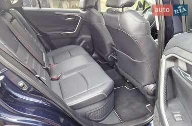 Позашляховик / Кросовер Toyota RAV4 2023 в 
