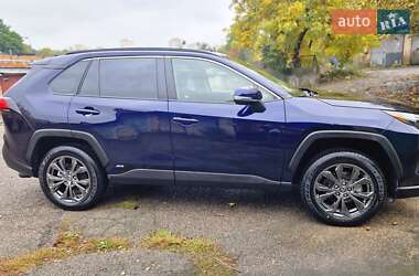 Позашляховик / Кросовер Toyota RAV4 2023 в 