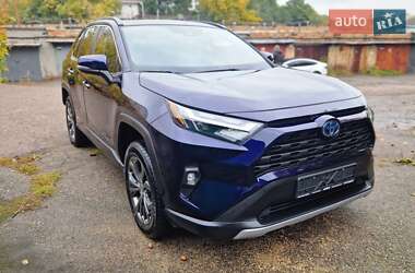 Позашляховик / Кросовер Toyota RAV4 2023 в 