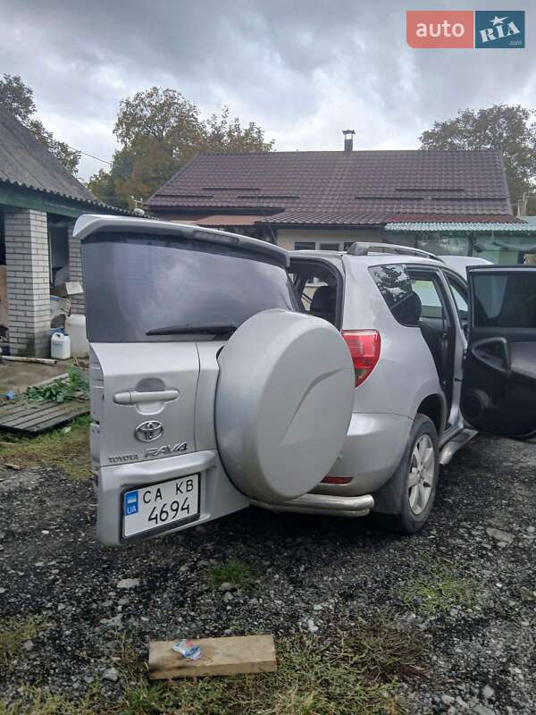 Внедорожник / Кроссовер Toyota RAV4 2007 в Умани