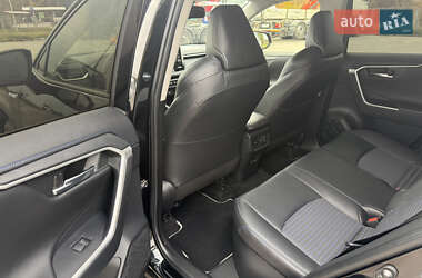 Внедорожник / Кроссовер Toyota RAV4 2021 в 