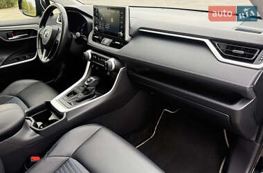 Внедорожник / Кроссовер Toyota RAV4 2021 в 