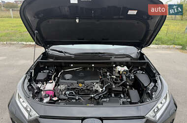 Внедорожник / Кроссовер Toyota RAV4 2021 в 