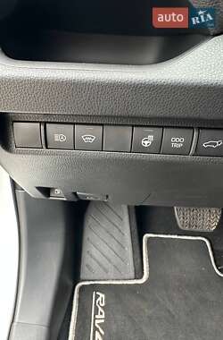 Внедорожник / Кроссовер Toyota RAV4 2025 в 