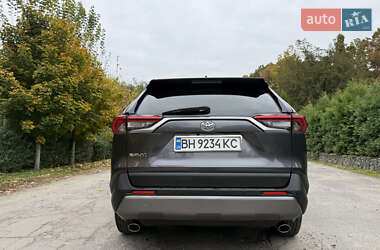 Внедорожник / Кроссовер Toyota RAV4 2019 в 