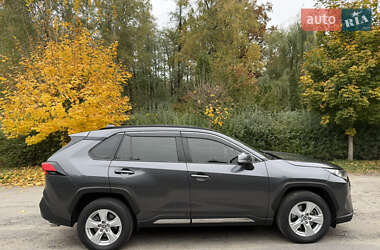 Внедорожник / Кроссовер Toyota RAV4 2019 в 
