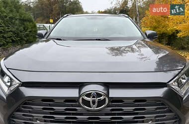 Внедорожник / Кроссовер Toyota RAV4 2019 в 