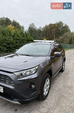 Внедорожник / Кроссовер Toyota RAV4 2019 в 