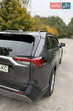 Внедорожник / Кроссовер Toyota RAV4 2019 в 
