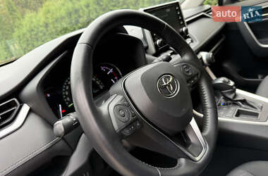 Внедорожник / Кроссовер Toyota RAV4 2019 в 