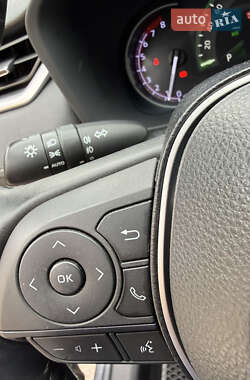 Внедорожник / Кроссовер Toyota RAV4 2019 в 