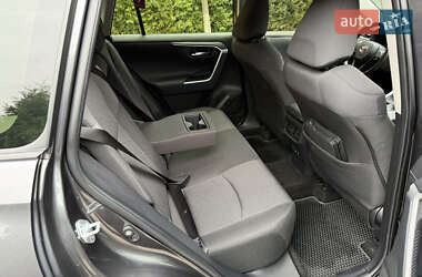 Внедорожник / Кроссовер Toyota RAV4 2019 в 