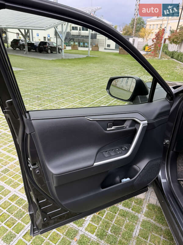 Позашляховик / Кросовер Toyota RAV4 2024 в Львові