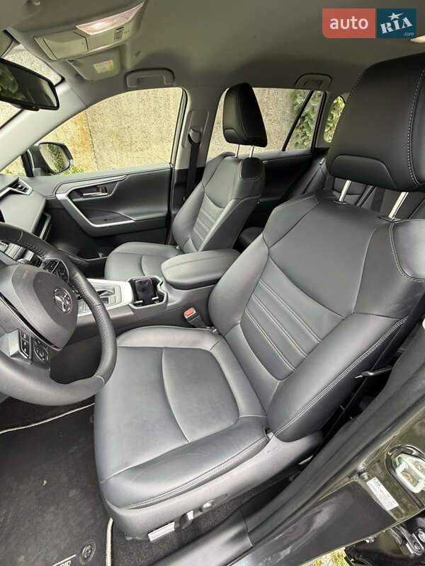 Позашляховик / Кросовер Toyota RAV4 2024 в Львові
