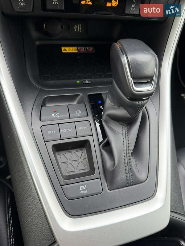 Позашляховик / Кросовер Toyota RAV4 2024 в Львові