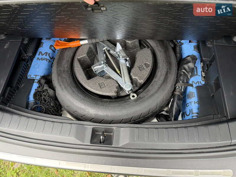 Позашляховик / Кросовер Toyota RAV4 2024 в Львові