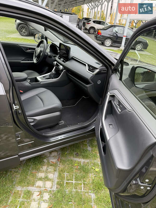 Позашляховик / Кросовер Toyota RAV4 2024 в Львові