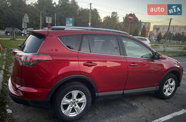 Позашляховик / Кросовер Toyota RAV4 2016 в 