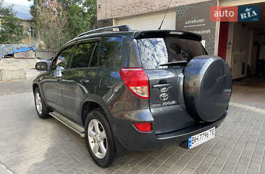 Позашляховик / Кросовер Toyota RAV4 2010 в 