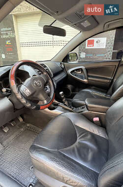 Позашляховик / Кросовер Toyota RAV4 2010 в 