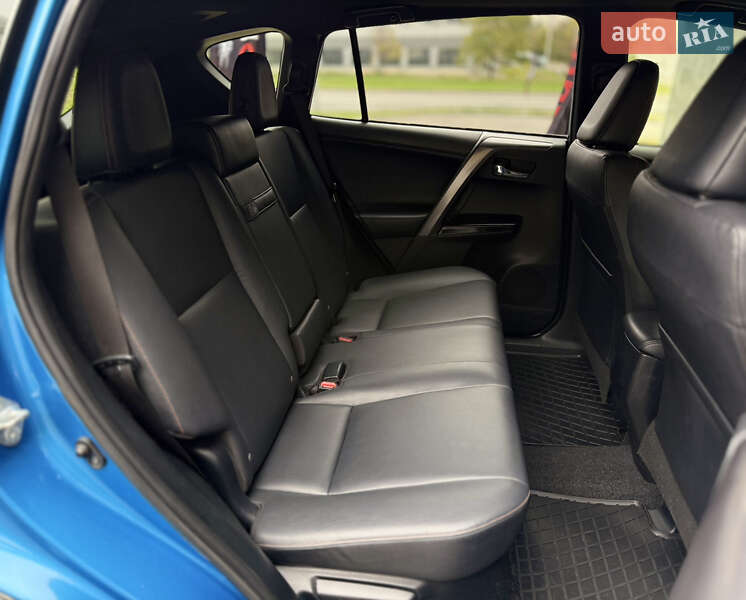 Внедорожник / Кроссовер Toyota RAV4 2017 в Харькове