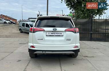 Внедорожник / Кроссовер Toyota RAV4 2017 в 