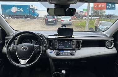 Внедорожник / Кроссовер Toyota RAV4 2017 в 