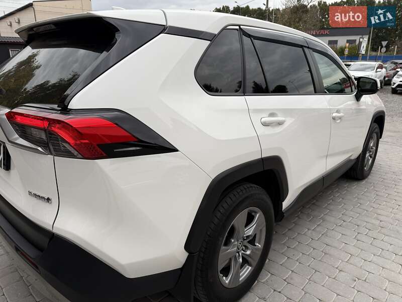 Внедорожник / Кроссовер Toyota RAV4 2023 в Виннице