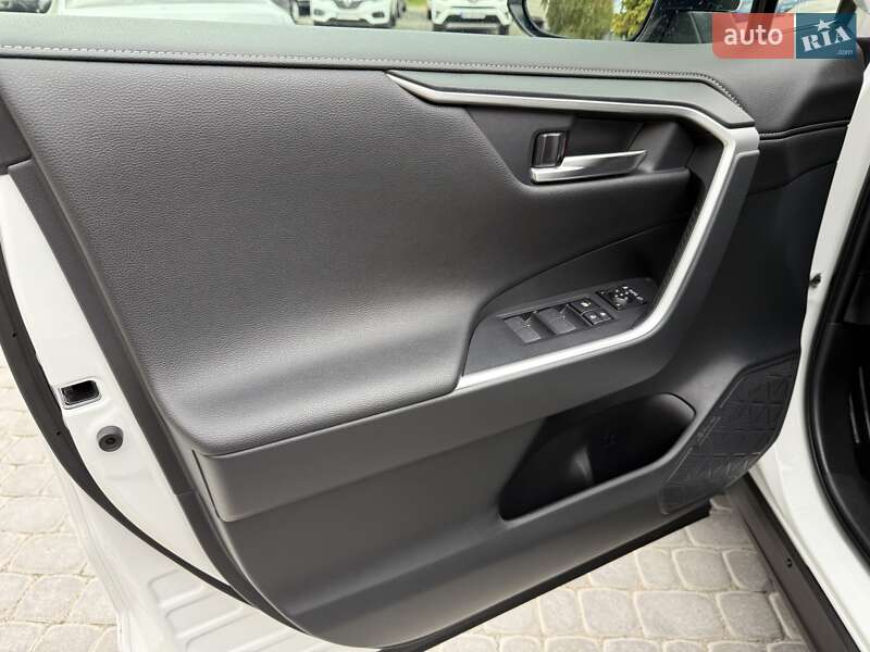 Внедорожник / Кроссовер Toyota RAV4 2023 в Виннице