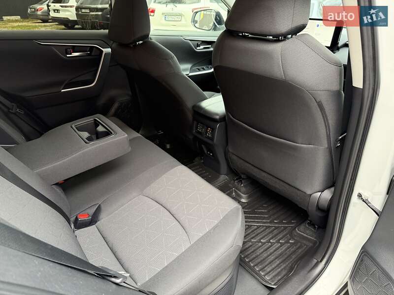 Внедорожник / Кроссовер Toyota RAV4 2023 в Виннице