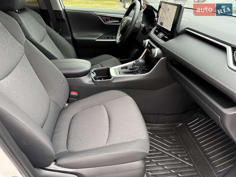 Внедорожник / Кроссовер Toyota RAV4 2023 в Виннице