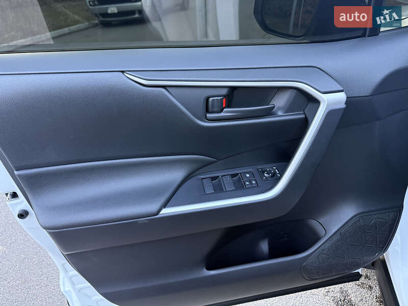 Внедорожник / Кроссовер Toyota RAV4 2023 в Днепре фото 11 Внедорожник / Кроссовер Toyota RAV4 2023 в Днепре
