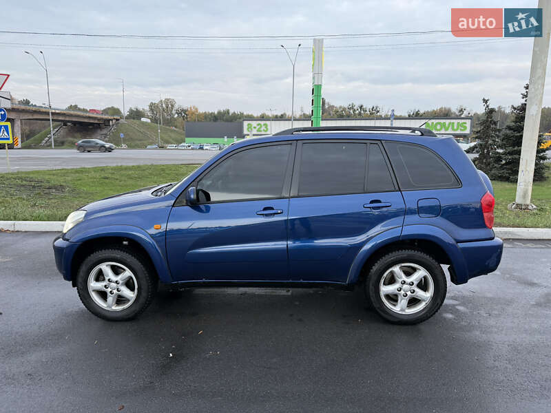 Внедорожник / Кроссовер Toyota RAV4 2002 в Киеве